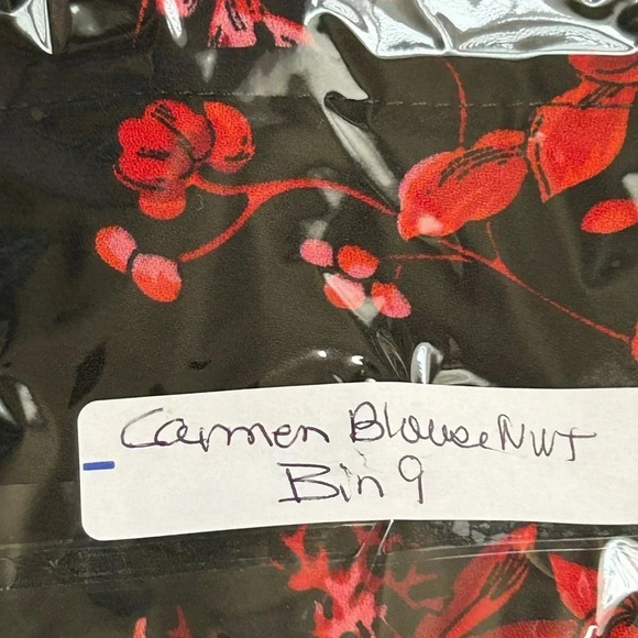 Carmen Marc Valvo Women’s Blouse Medium Floral Red Black Lace Keyhole‎ Romantic - Picture 14 of 16